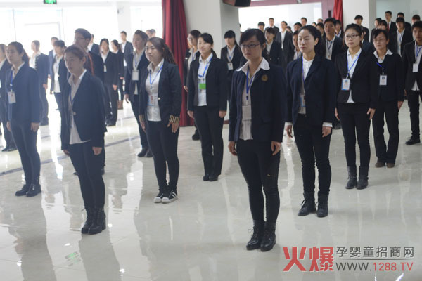 火爆網(wǎng)員工合影