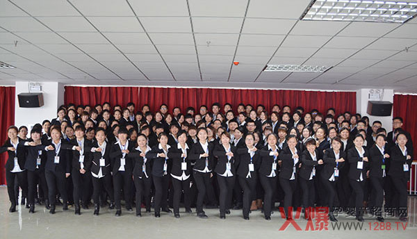 火爆網(wǎng)工作人員合影