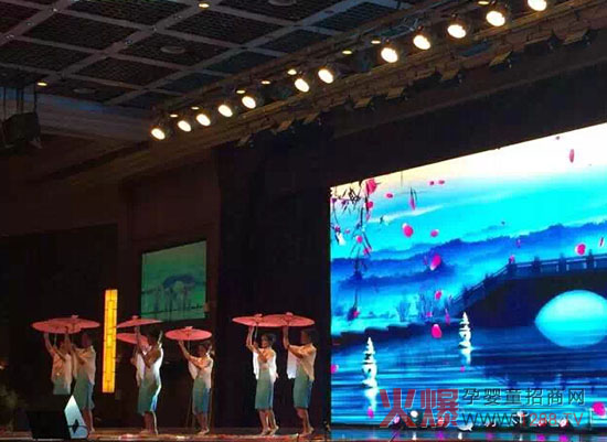 朋禾母嬰產(chǎn)品代理商云南康軒經(jīng)貿(mào)-登康2015迎新晚會