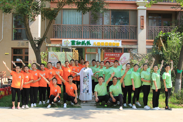 茁壯成長(zhǎng)小兒推拿團(tuán)隊(duì).jpg 茁壯成長(zhǎng)小兒推拿團(tuán)隊(duì).jpg