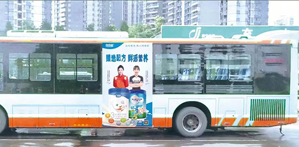 貝貝羊南寧公交車廣告震撼上線.jpg 貝貝羊南寧公交車廣告震撼上線.jpg