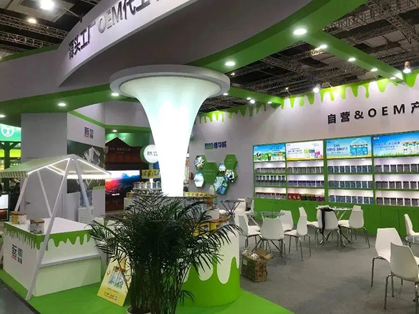 精心布展.jpg 精心布展.jpg